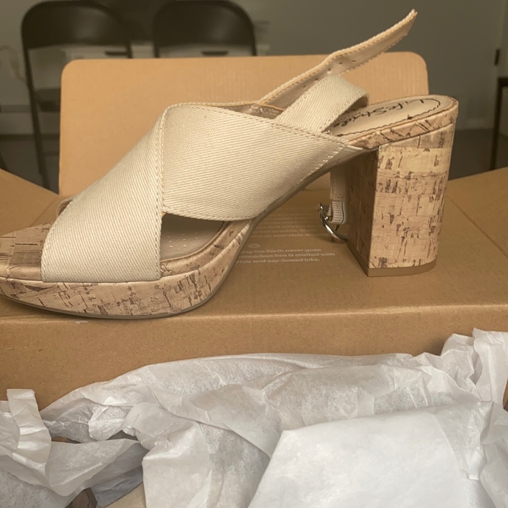 Life stride almond(off white cream) heels